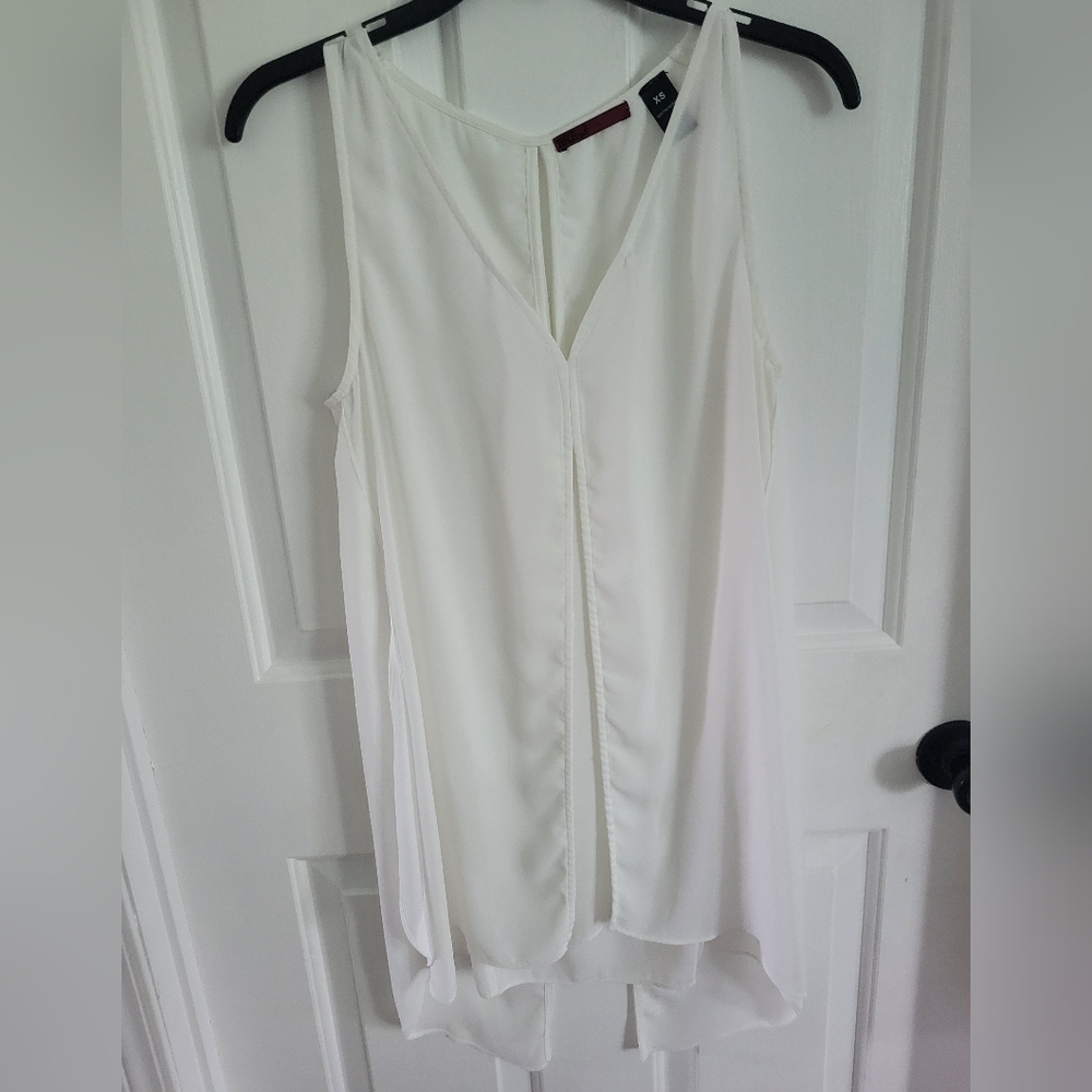 BKE Red Womens Solid White Chiffon V-neck Tank Top Size XS